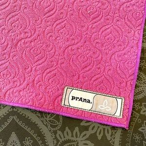 Prana yoga towel mat with no slip back 🩷🧘🏻‍♀️